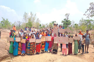 People of MP Adarsh village Kekargarh made lack of road issue of Lok Sabha election