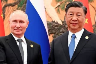 Chinese President Xi Jinping talks with Russian President Putin