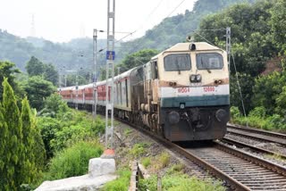 ٹرینوں کی رفتار بڑھانے کا کام جاری