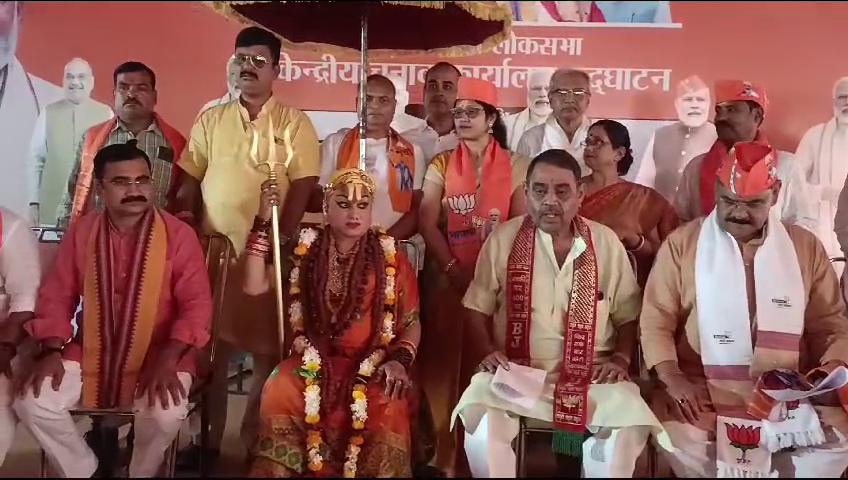 बीजेपी में शामिल हुईं किन्नर महामंडलेश्वर हिमांगी सखी .