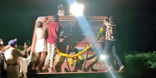பாலருவி எக்ஸ்பிரஸை வரவேற்ற பயணிகள்