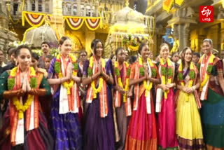 யாதகிரிகுட்டா கோயிலில் உலக அழகி போட்டியாளர்கள்