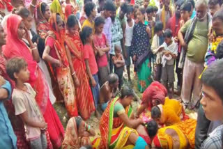 रोते बिलखते परिजन