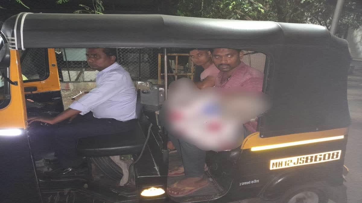 Carry Dead body In Rickshaw