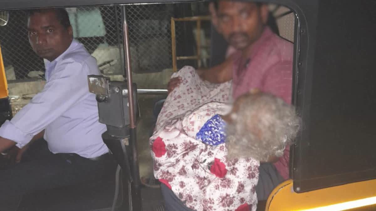 Pune family carry 95yearold grandmothers body in autorickshaw