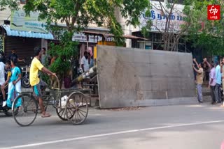 பேருந்து நிறுத்த நிழற்குடை சரிந்ததில் 4 பெண்கள் காயம்