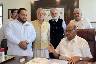 Muslim Deligation Meet Sharad Pawar