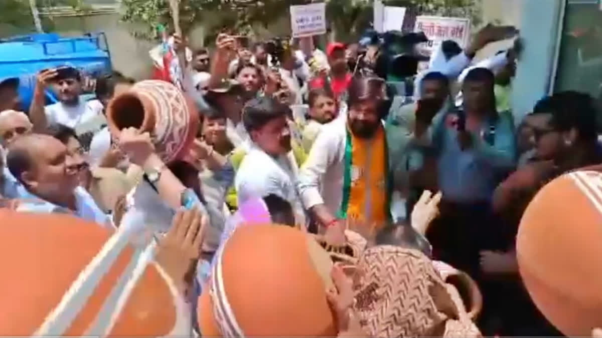 Screengrab from the video shared by AAP's Saurabh Bharadwaj