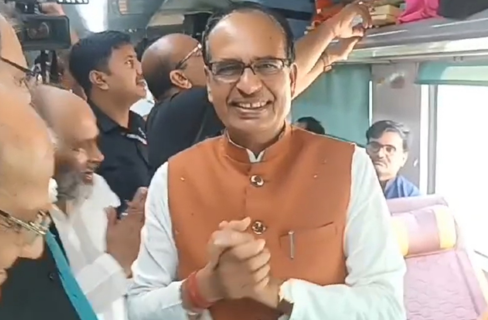 SHIVRAJ REACHED BHOPAL BY TRAIN