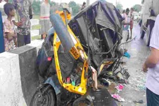 private bus hit an auto-rickshaw