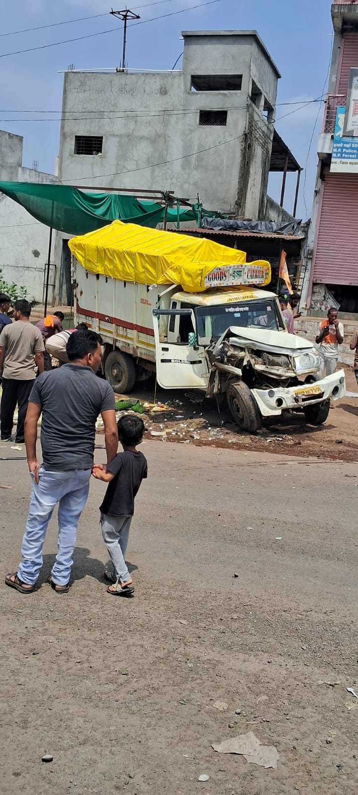 KHANDWA ROAD ACCIDENT