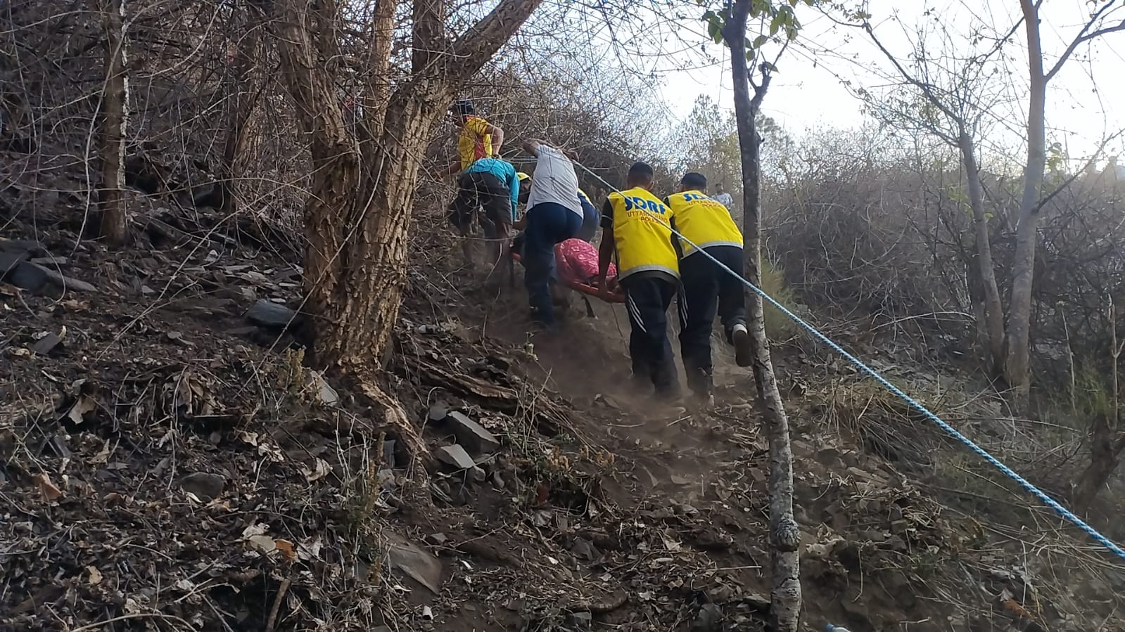 Vehicle fell into a ditch near Pauri Satpuli