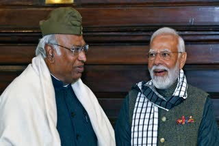 कांग्रेस अध्यक्ष मल्लिकार्जुन खड़गे और पीएम मोदी, फाइल फोटो