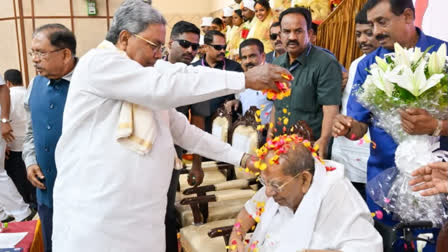 India's Oldest Sitting MLA Shivashankarappa Turns 95; Karnataka CM, Dy CM Join Birthday Celebrations India's Oldest Sitting MLA Shivashankarappa Turns 95; Karnataka CM, Dy CM Join Birthday Celebrations