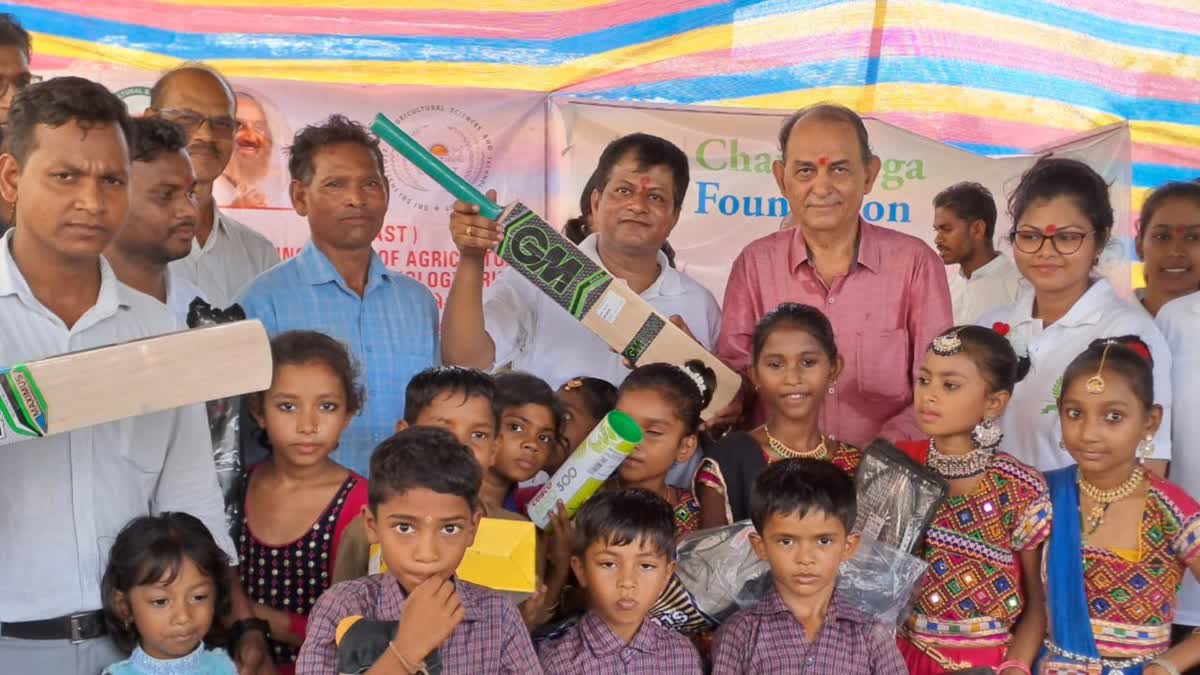 dr-uday-shankar-shetty-research-scholar-from-orissa-adopted-a-tribal-village-welcomed-by-dhol-nagara