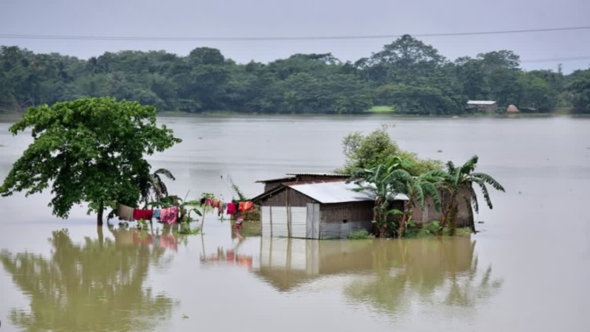 Assam flood situation worsens, About one lakh people affected