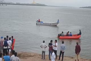 five boys drowne in  sea while going swimming at Malad Marve beach in Mumbai