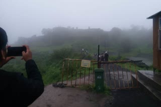 Dark fog In Chikhaldara