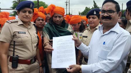 protest against liquor ban