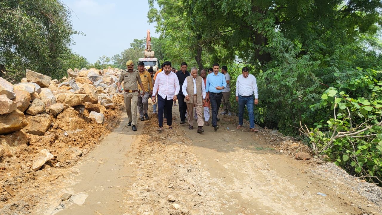 वीके सिंह ने किया बाढ़ ग्रस्त इलाके का निरीक्षण