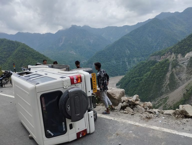 Vehicle Overturned in Tota Ghati