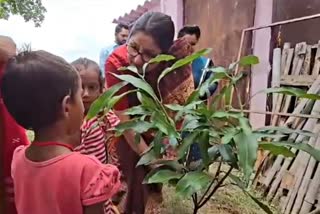 Union Minister Annapurna Devi inspected model Anganwadi Centre Lochanpur in Koderma