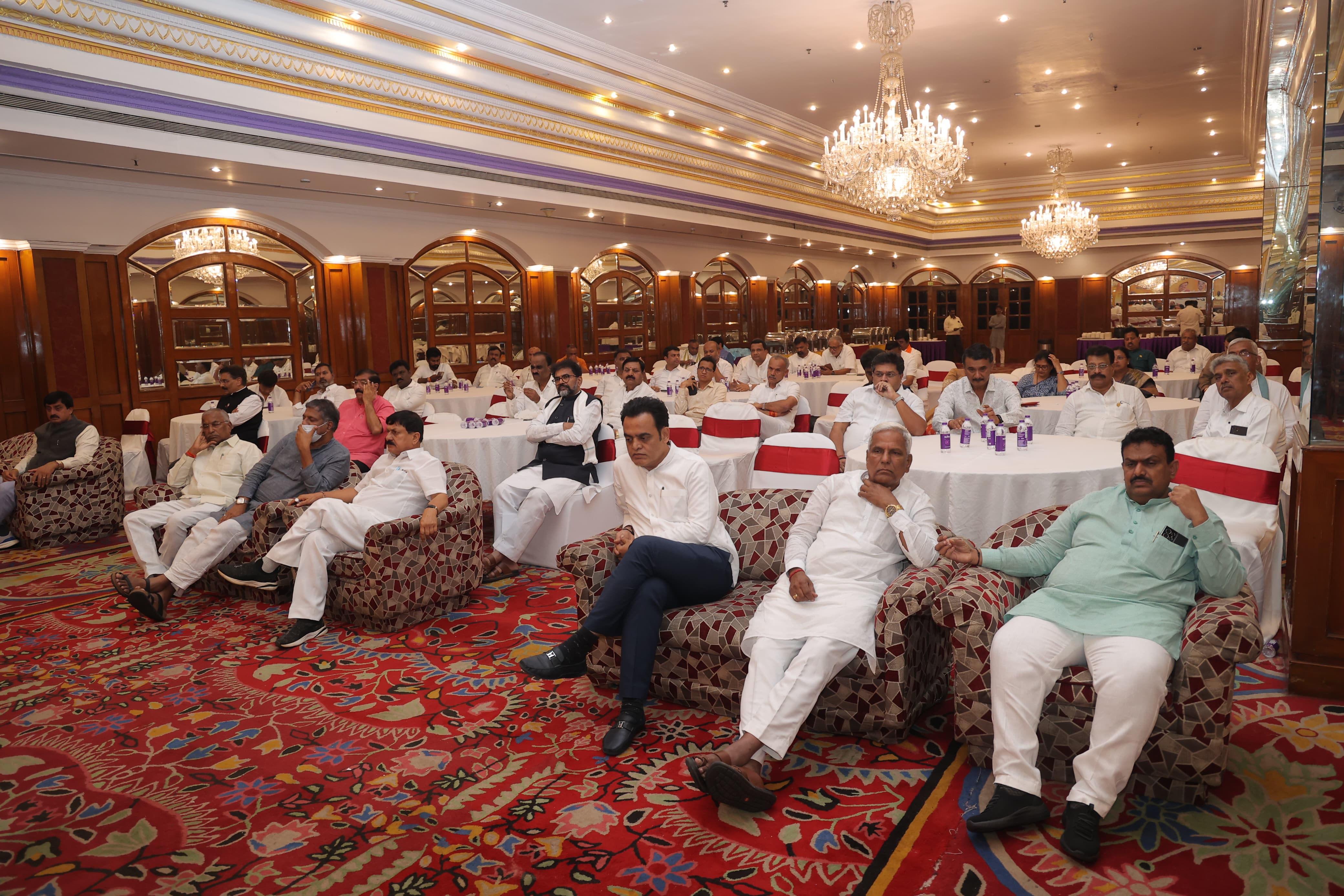 BJP Legislature Party meeting decided to fight against the govt in both Houses