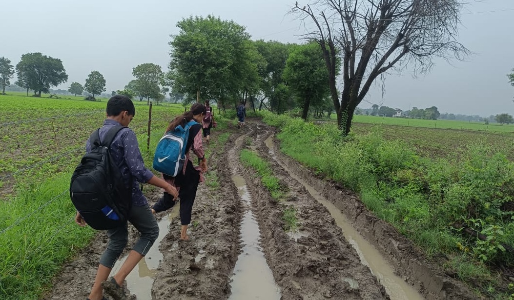 STUDENTS MUD TO REACH SCHOOL