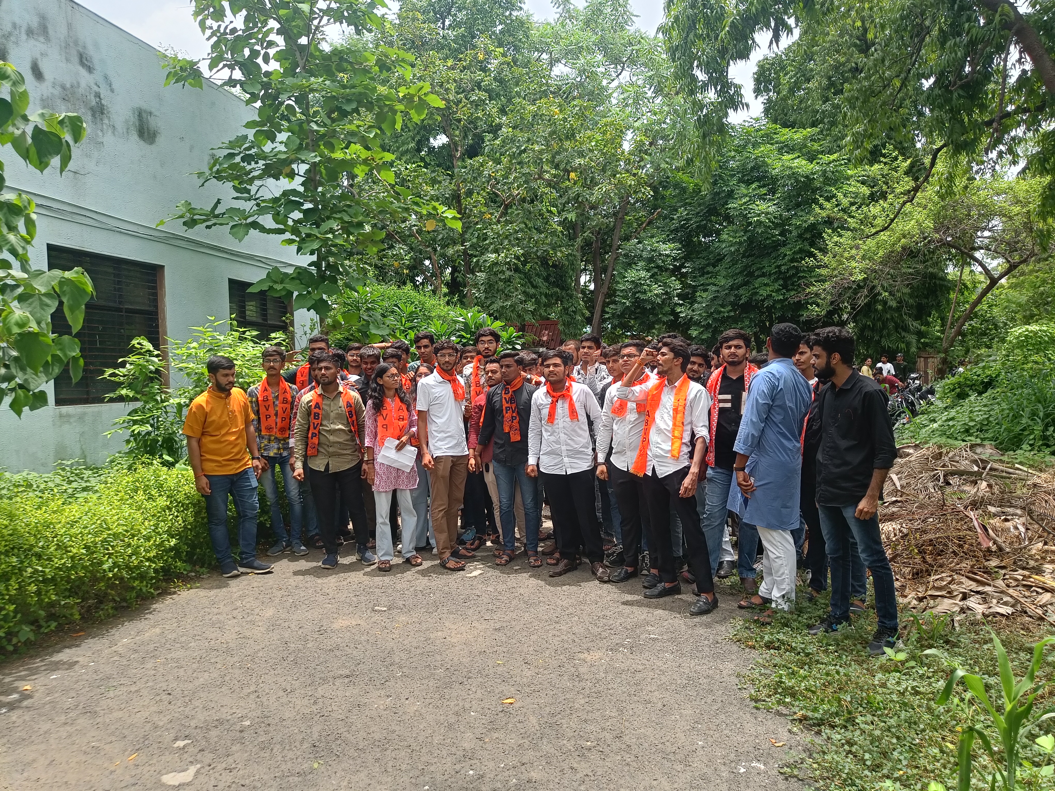 ABVP દ્વારા ફી વધારાના મુદ્દે ઉગ્ર રજૂઆત