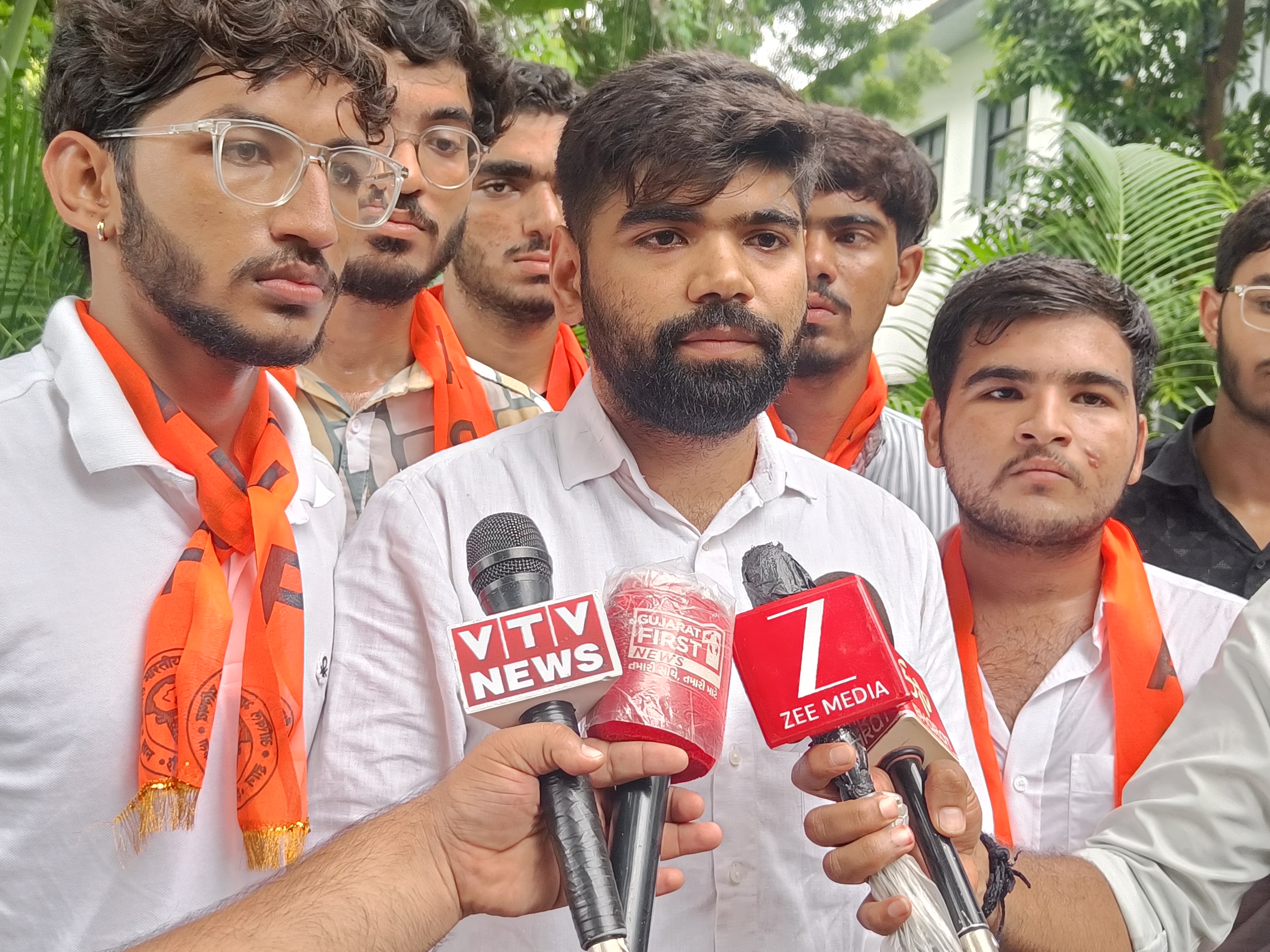 ABVP દ્વારા ફી વધારાના મુદ્દે ઉગ્ર રજૂઆત