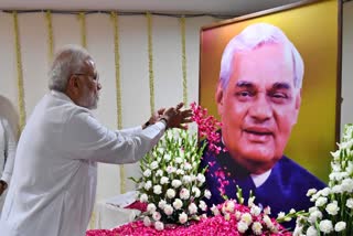 PM Modi  ബിജെപി നേതാവ്  Prime Minister  Narendra Modi  Vajpayee  അടൽ ബിഹാരി വാജ്‌പേ  നരേന്ദ്ര മോദി  പ്രധാനമന്ത്രി  പ്രധാനമന്ത്രി നരേന്ദ്ര മോദി  Prime Minister Narendra Modi  ആദരാഞ്ജലികൾ  Regards  ചരമവാർഷികം  death anniversary  Atal Bihari Vajpayee