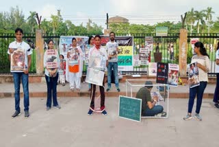 protest to show suffering animals