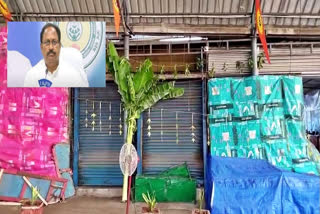 Shops_Closed_in_Srikalahasti_Due_to_Minister_Kottu