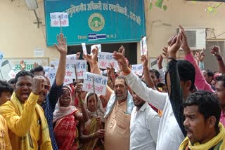 tribal protest for road construction narmadapuram