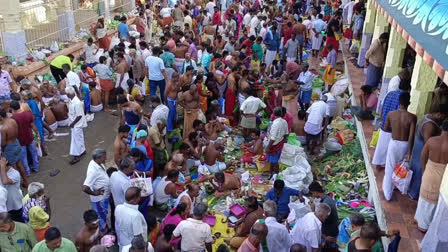 திருவையாறு காவிரி ஆறு புஷ்ப மண்டபம் படித்துறையில் முன்னோர்களுக்கு தர்ப்பணம்