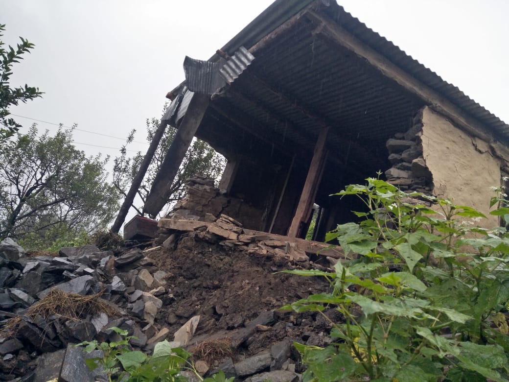 kullu house washed away