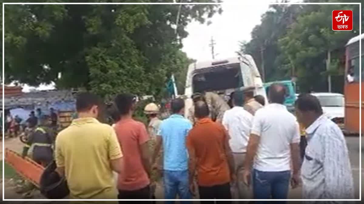 Alambagh railway colony accident