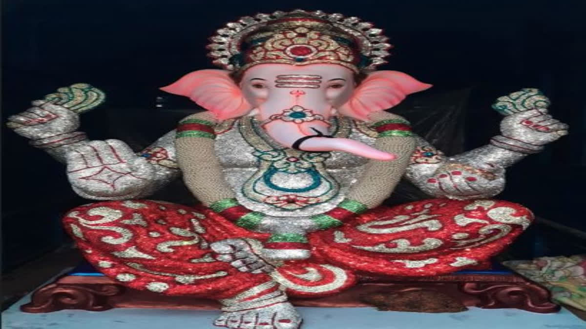 Crystal Made Ganesh Idol ETV BHARAT