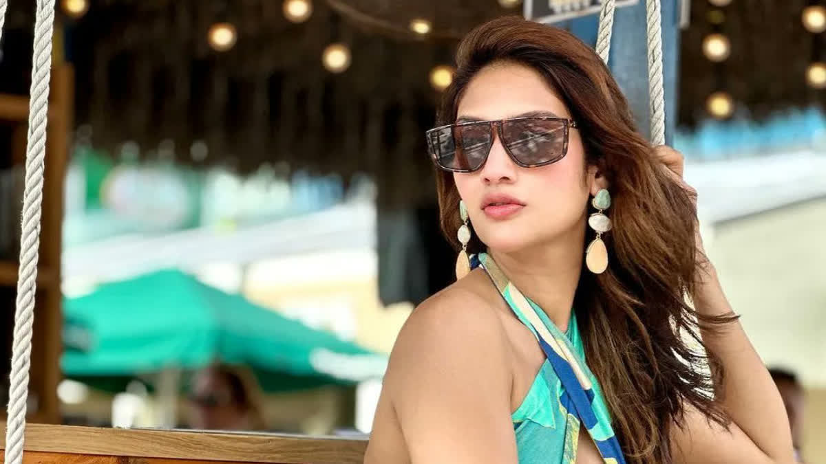 During the investigation of the housing scam case, the Enforcement Directorate (ED) found that actor-turned-politician Nusrat Jahan used to get kickbacks every month. According to the sources of the investigating agency, the actor used to get a regular 'allowance' from the real estate company. The 'allowance' money is used to go to MP on a monthly basis. This is what the ED officials are claiming while investigating the fraud case in the name of selling flats at affordable prices.