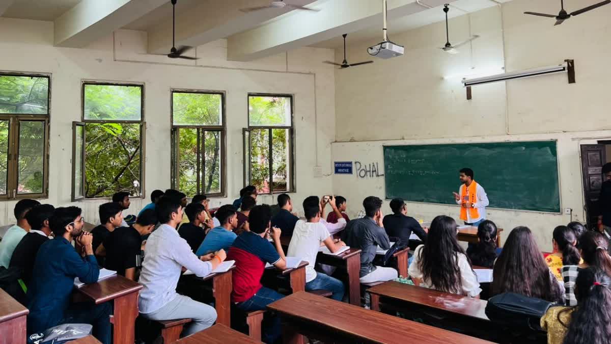 ABVP candidates seek support for Delhi University