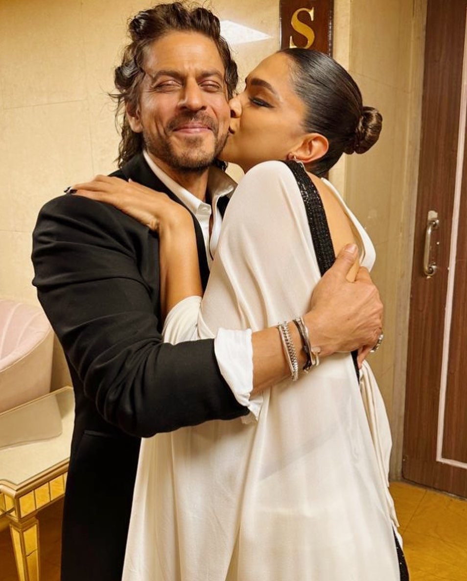 Deepika Kiss SRK