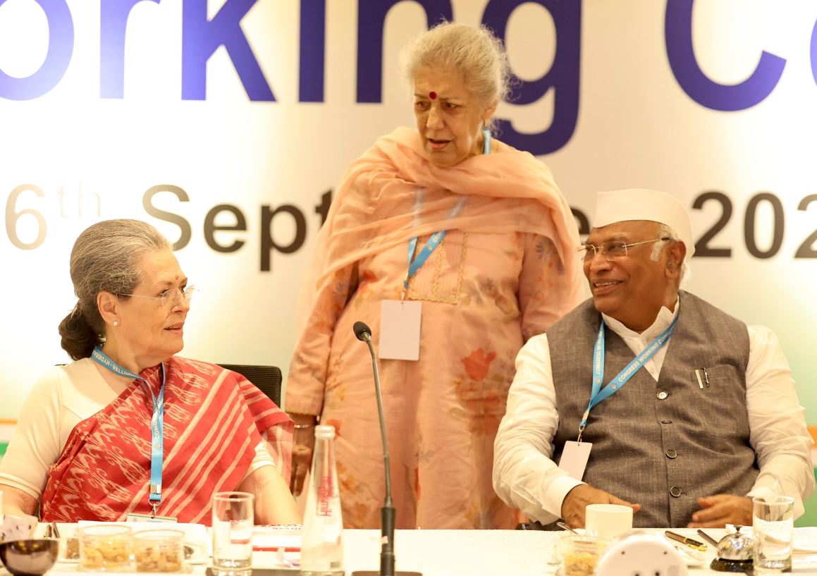 Sonia Gandhi, Kharge and Ambika Soni