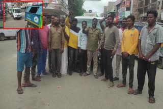 Clap_Vehicle_Staff_Protest_in_Front_of_YCP_Office_at_Hindupuram