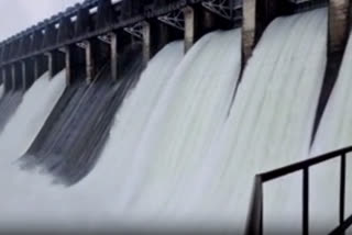 gate of Mahi Dam opened