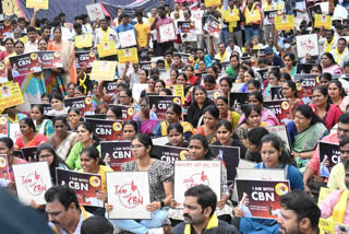 Bengaluru: Massive protest by Kammavari Youth Brigade against arrest of former AP CM Chandrababu Naidu