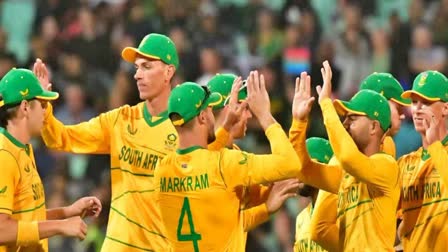 South Africa vs Australia 4th ODI  South Africa won by 164 runs  Africa won by 164 runs against Australia  ದಕ್ಷಿಣ ಆಫ್ರಿಕಾ ತಂಡ ನೀಡಿದ ಬೃಹತ್ ಮೊತ್ತದ ಗುರಿ  ಆಫ್ರಿಕಾ ತಂಡ 164 ರನ್​ಗಳ ಭರ್ಜರಿ ಗೆಲುವು  ಬೃಹತ್​ ಮೊತ್ತ ಕಲೆ ಹಾಕಿದ ಸೌತ್​ ಆಫ್ರಿಕಾ  164 ರನ್​ಗಳ ಸೋಲು ಕಂಡ ಆಸ್ಟ್ರೇಲಿಯಾ  ಸೌತ್​ ಆಫ್ರಿಕಾಕ್ಕೆ ಕಾಡುತ್ತಿರುವ ಗಾಯದ ಸಮಸ್ಯೆ  ಬೃಹತ್​ ಮೊತ್ತದ ಗುರಿ ನೀಡಿದ ಸೌತ್​ ಆಫ್ರಿಕಾ  164 ರನ್​ಗಳ ಸೋಲು ಕಂಡ ಆಸ್ಟ್ರೇಲಿಯಾ