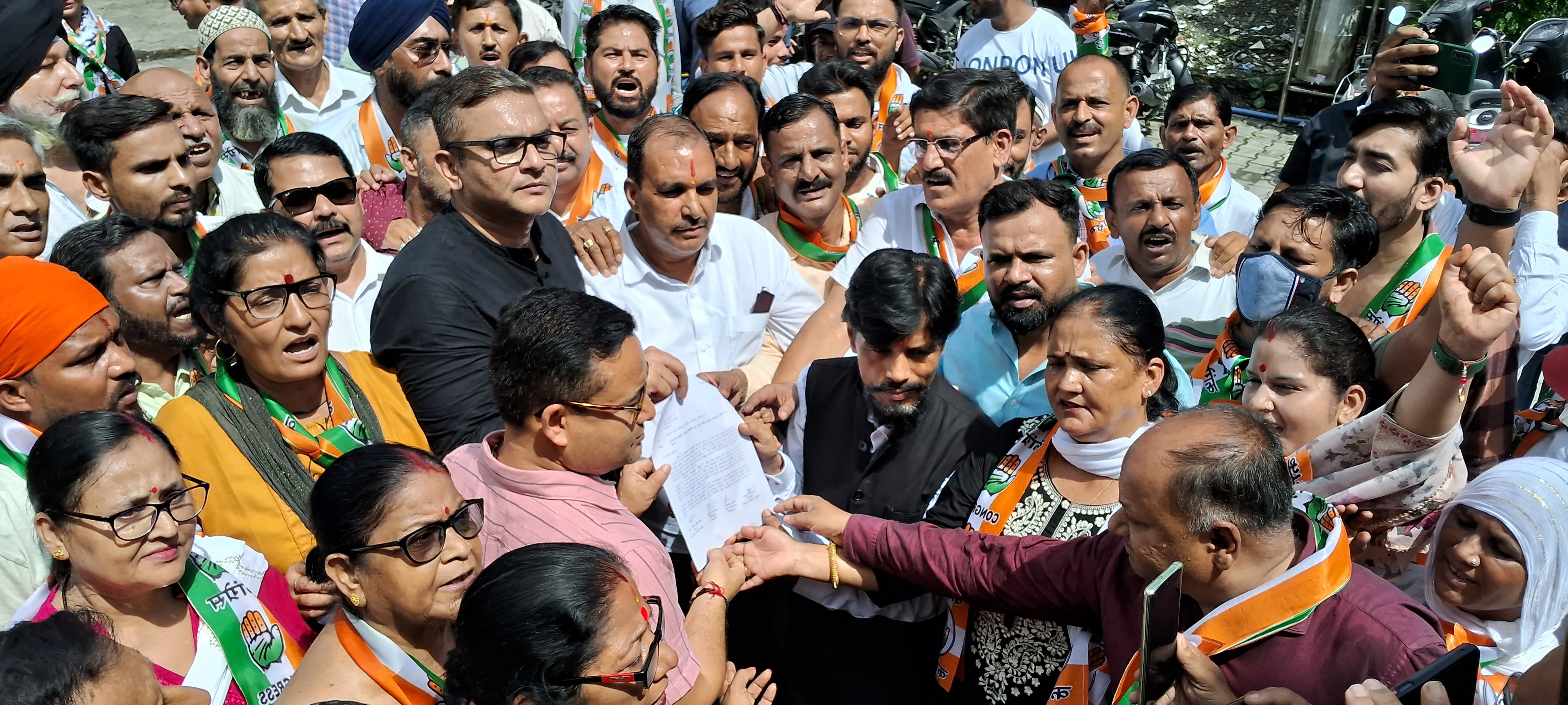 Congress workers protest in Haldwani