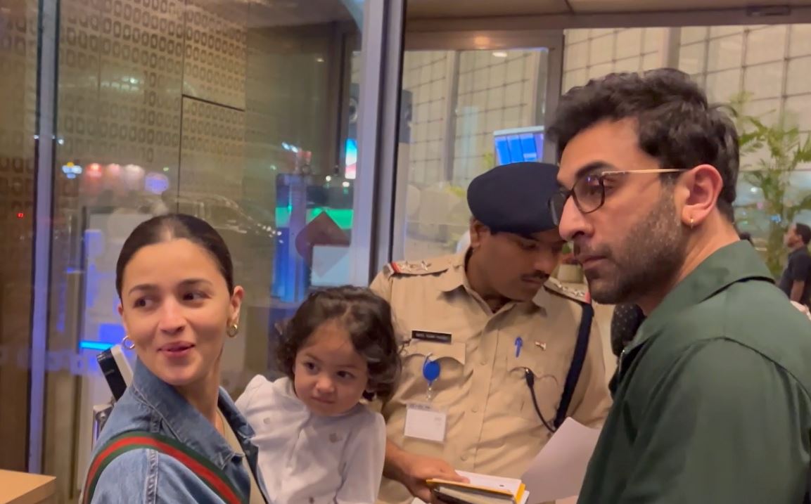 After Ganesh Chaturthi celebrations, Ranbir Kapoor, Alia Bhatt, and their daughter Raha were spotted at Mumbai airport with Neetu Kapoor. Raha’s adorable antics, including waving at the cameras and smiling at her grandmom, captured everyone’s attention.