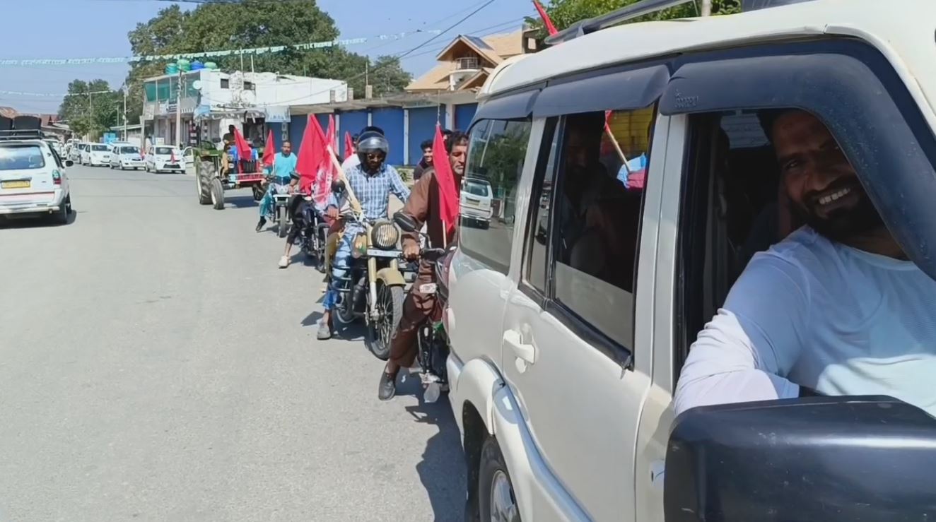 Mega road show of independent candidate Dr Ghulam Nabi Bhat from Tral