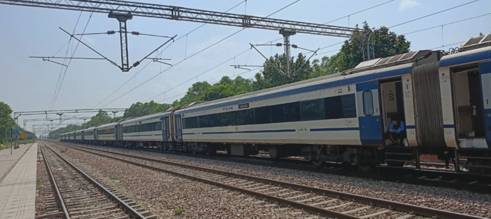 Vande Bharat Express Train Stop due to no electricity at Sandal Kalan Sonipat